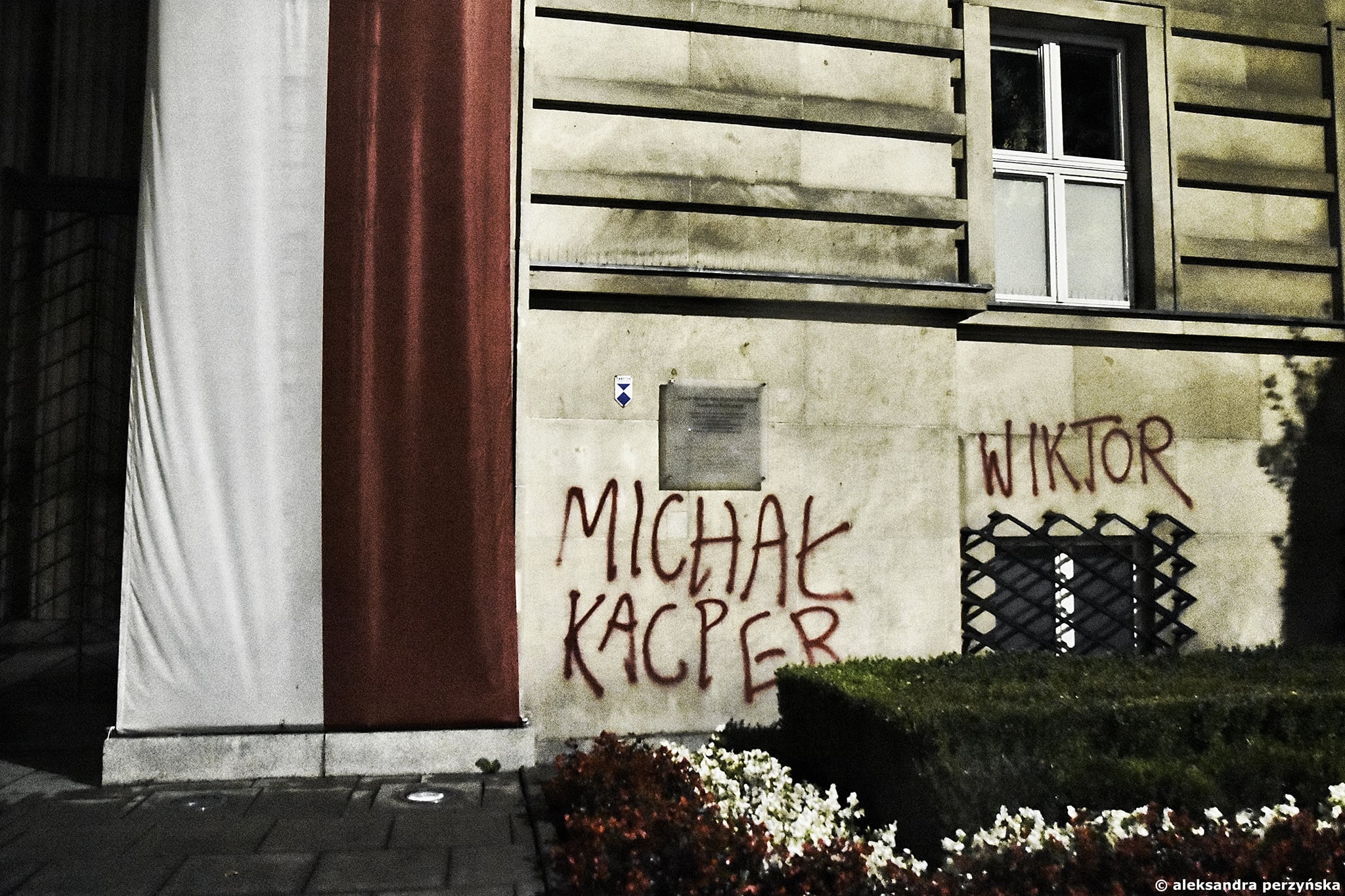 Nazwiska ofiar homofobii pojawiły się na gmachu MEN. Szokująca reakcja ministra